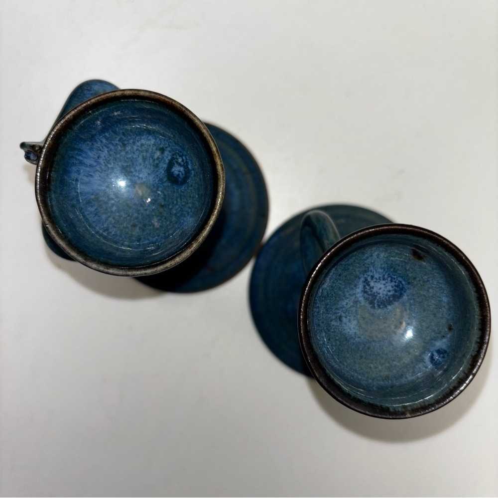 Set of 2 blue glazed ceramic anthropomorphic egg cups with arms - Picture 5 of 5